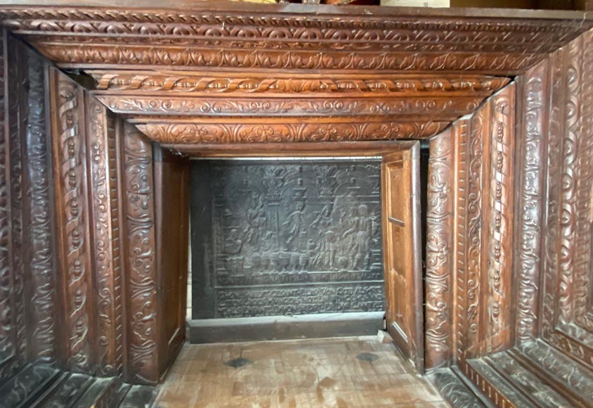 Important Neo-Renaissance syle mantel carved in walnut wood and oak-7