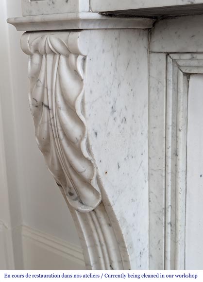 Napoleon III style Modillon mantel adorned with water leaves in Carrara marble-4