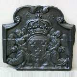 Fireback with 2 angels holding a coat of arms from 1690.