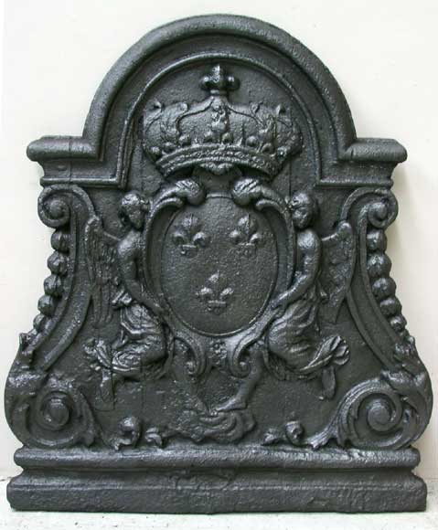 Fireback_from_the_17th_century_with_Royal_coat_of_arms_and_angels.jpg
