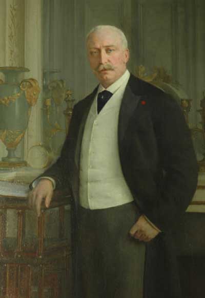 Standing portrait of the French President Félix Faure-3