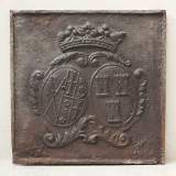 Antique fireback with coat of arms. - Reference 9151&nbsp;Width&nbsp;2' 7'' ⅞&nbsp;&nbsp;&nbsp;81cm&nbsp;Height&nbsp;2' 7'' ⅞&nbsp;&nbsp;&nbsp;81cm
