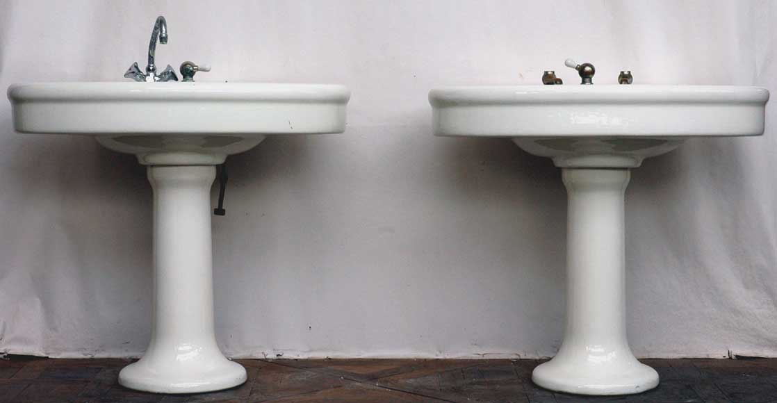 Pair_of_1930_sinks.jpg