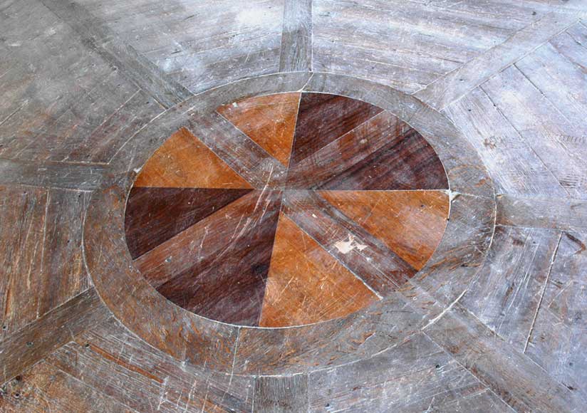 Wheel_shaped_parquet_flooring__18th_century.jpg