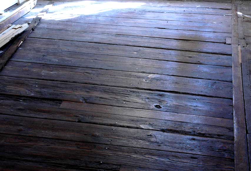 Pine_wood_flooring_from_the_18th_century.jpg