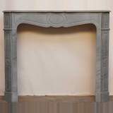 Cheminée Pompadour, marbre gris-bleuté - Réf.9293&nbsp;Largeur&nbsp;121cm&nbsp;Hauteur&nbsp;104cm