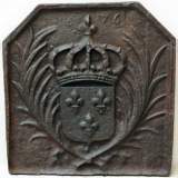 Plaque de cheminée en fonte avec armes de France datée de 1676 - Réf.9351 Largeur 49cm Hauteur 50cm Plaque de cheminée en fonte avec armes de France datée de 1676 - Réf.9351 Largeur 49cm Hauteur 50cm