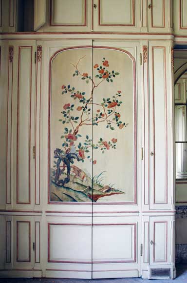 Paneled room with Coromandel lacquer panels-1