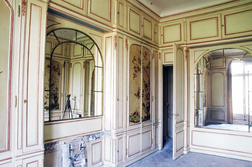 Paneled room with Coromandel lacquer panels-13