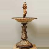 Fontaine centrale en fonte avec putti - Réf.9359&nbsp;Largeur&nbsp;117cm&nbsp;Hauteur&nbsp;210cm