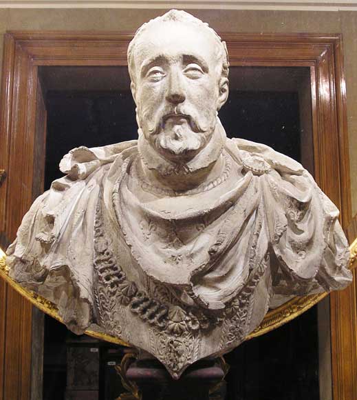 Four busts of Kings of France, former Beistegui collection-1