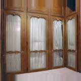 Boiserie en chêne avec 9 portes grillagées - Réf.9463&nbsp;Largeur&nbsp;418cm&nbsp;Hauteur&nbsp;348cm