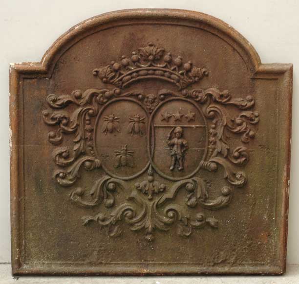 Cast_iron_fireback_with_pair_of_arms.jpg
