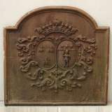 Plaque de cheminée à armoiries de mariage - Réf.9479 Largeur 123cm Hauteur 119cm Plaque de cheminée à armoiries de mariage - Réf.9479 Largeur 123cm Hauteur 119cm
