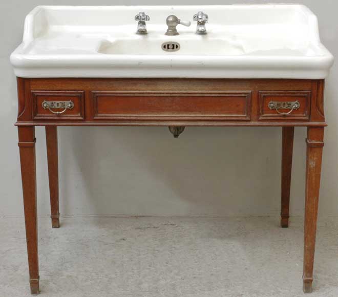 Mahogany_cabinet_with_enameled_sink.jpg