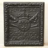 Plaque de cheminée de caserne sous Louis XIV - Réf.9495 Largeur 56cm Hauteur 59cm Plaque de cheminée de caserne sous Louis XIV - Réf.9495 Largeur 56cm Hauteur 59cm