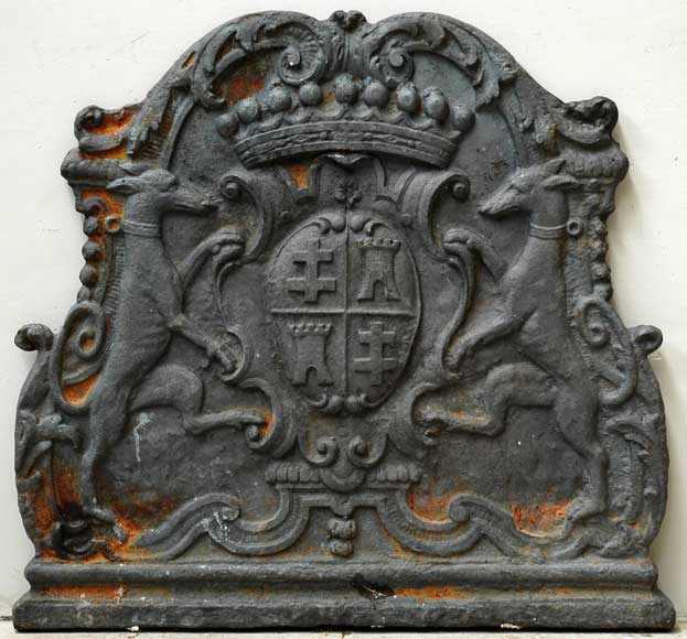 Fireback_with_greyhounds_and_coat_of_arms.jpg