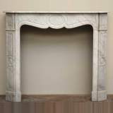 Cheminée Pompadour en marbre de Carrare blanc - Réf.9509 Largeur 120cm Hauteur 103cm Cheminée Pompadour en marbre de Carrare blanc - Réf.9509 Largeur 120cm Hauteur 103cm