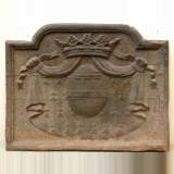 Crowned cast iron fireback
