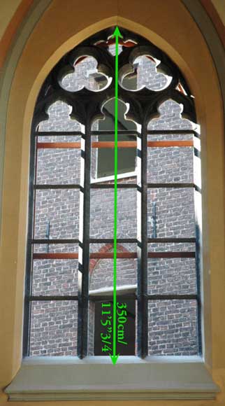 Neo-gothic stone window frame from Soignies -2