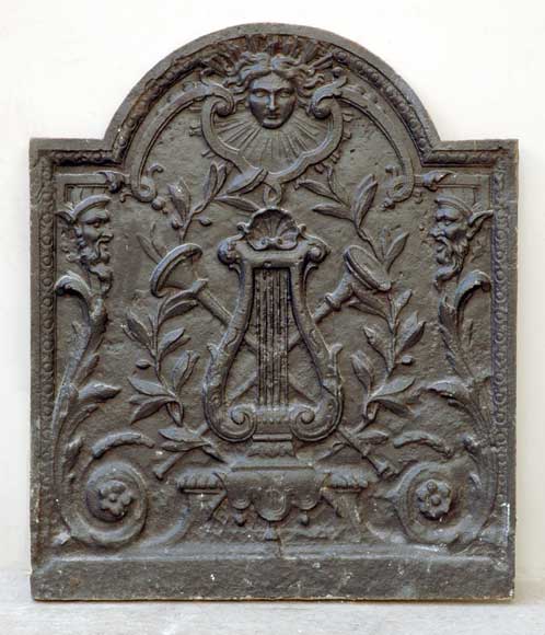 Cast_iron_fireback_with_lyre.jpg