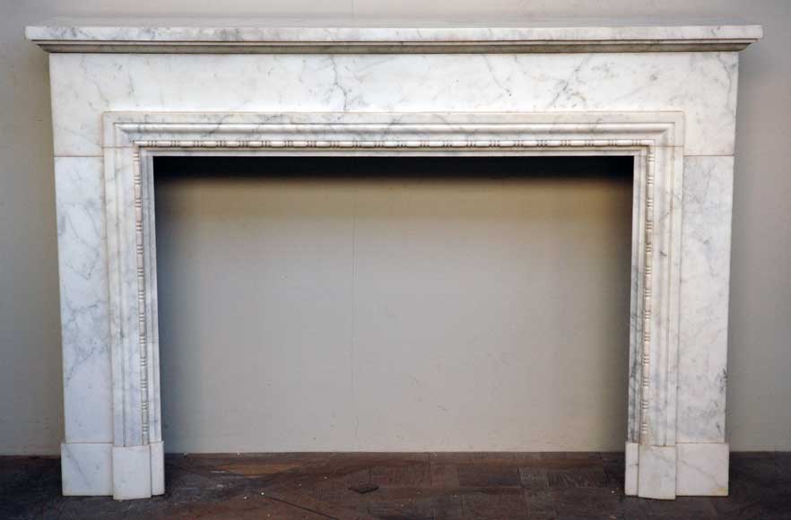 Louis_XVI_style_white_marbre_mantel_from_1914.jpg