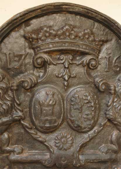 Cast iron fireback with two lions