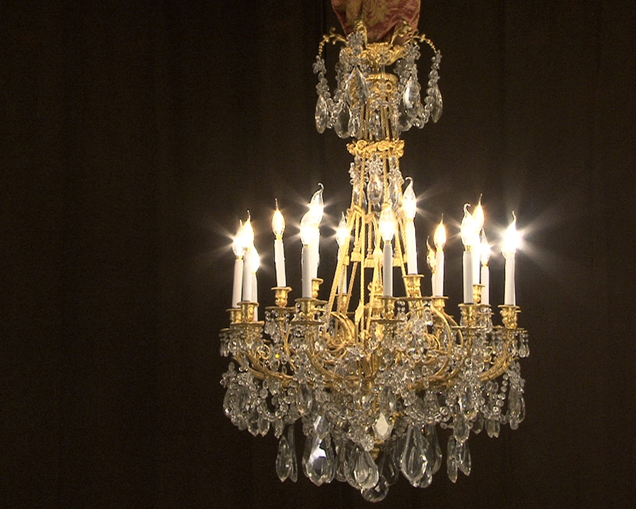 Large bronze and cristal chandelier with tassels Large bronze and cristal chandelier with tassels-1