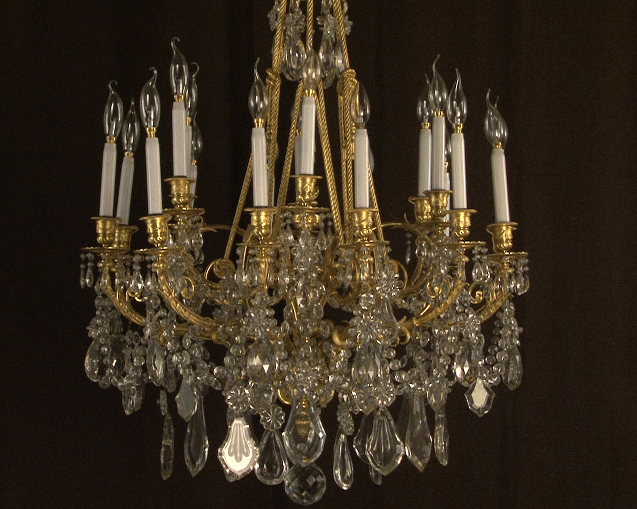 Large bronze and cristal chandelier with tassels Large bronze and cristal chandelier with tassels-2