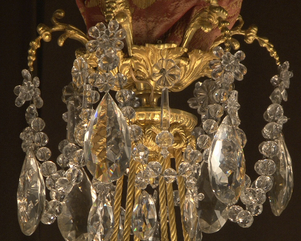 Large bronze and cristal chandelier with tassels Large bronze and cristal chandelier with tassels-3