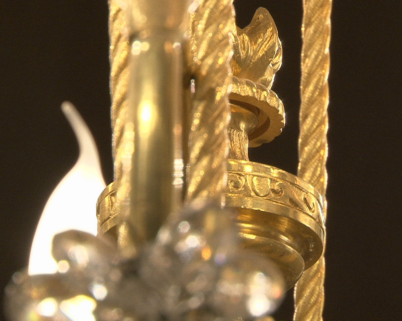 Large bronze and cristal chandelier with tassels Large bronze and cristal chandelier with tassels-10