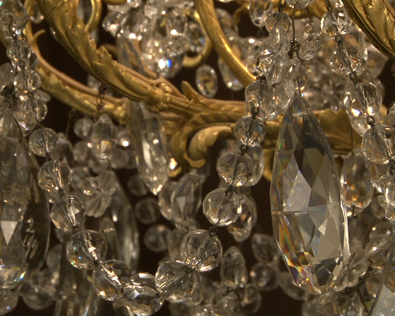 Large bronze and cristal chandelier with tassels Large bronze and cristal chandelier with tassels-16