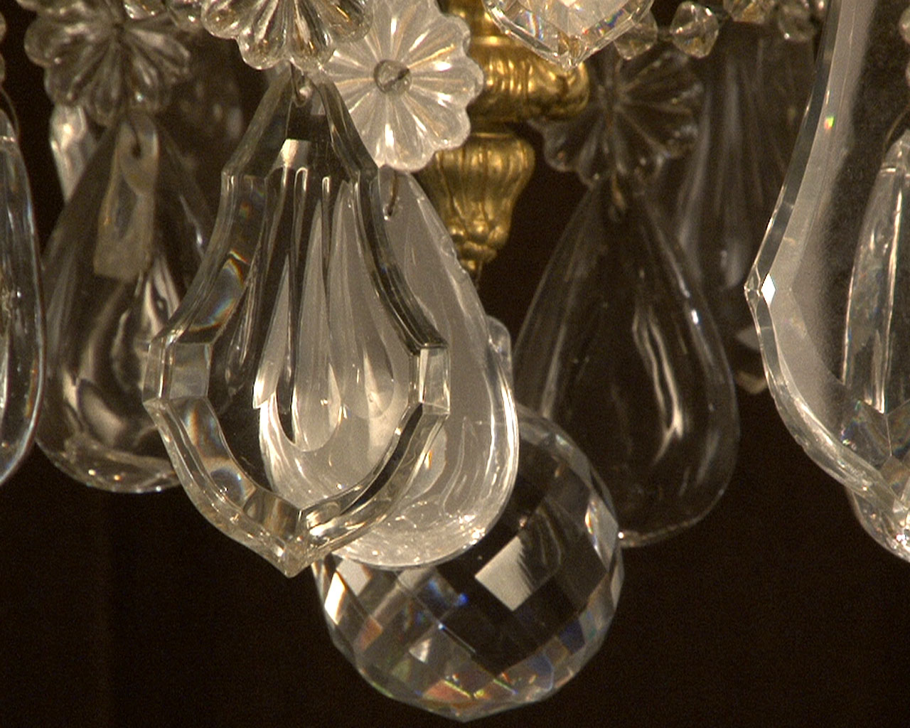 Large bronze and cristal chandelier with tassels Large bronze and cristal chandelier with tassels-20