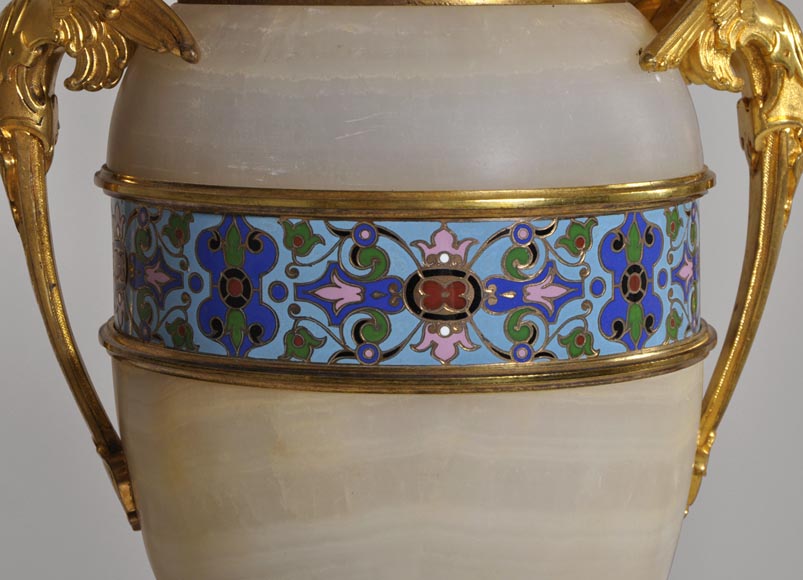 Beautiful antique paire of Onyx lamps with cloisonné enamels and gilded bronze with Sphinx decor Beautiful antique paire of Onyx lamps with cloisonné enamels and gilded bronze with Sphinx decor-2