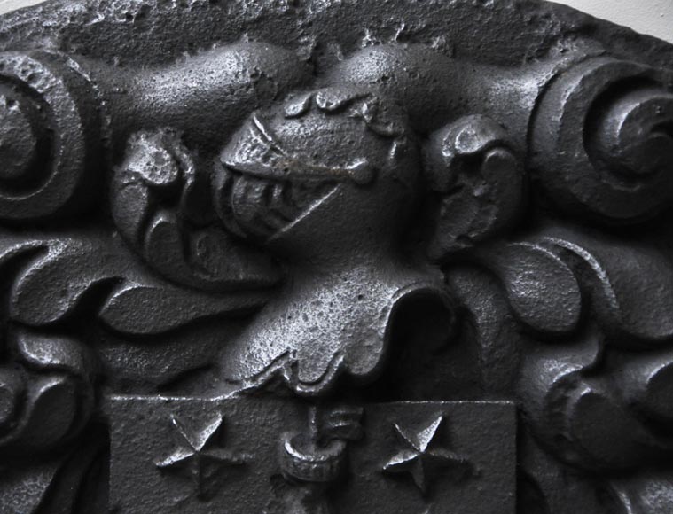 Beautiful curved cast iron fireback with Paris coat of Arms Beautiful curved cast iron fireback with Paris coat of Arms-1