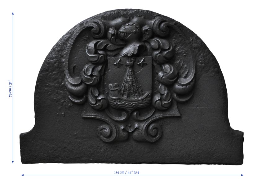 Beautiful curved cast iron fireback with Paris coat of Arms Beautiful curved cast iron fireback with Paris coat of Arms-7
