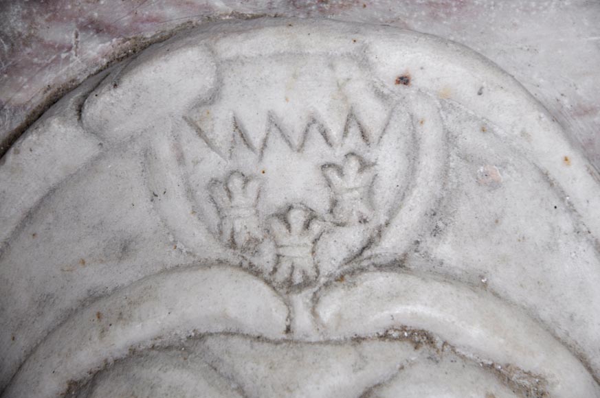 Fountain pediment in Carrara and Fleur de Pecher marbles Fountain pediment in Carrara and Fleur de Pecher marbles-2