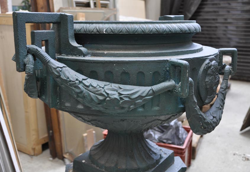 Pair of cast iron Louis XVI style vase with theirs originals bases Pair of cast iron Louis XVI style vase with theirs originals bases-4