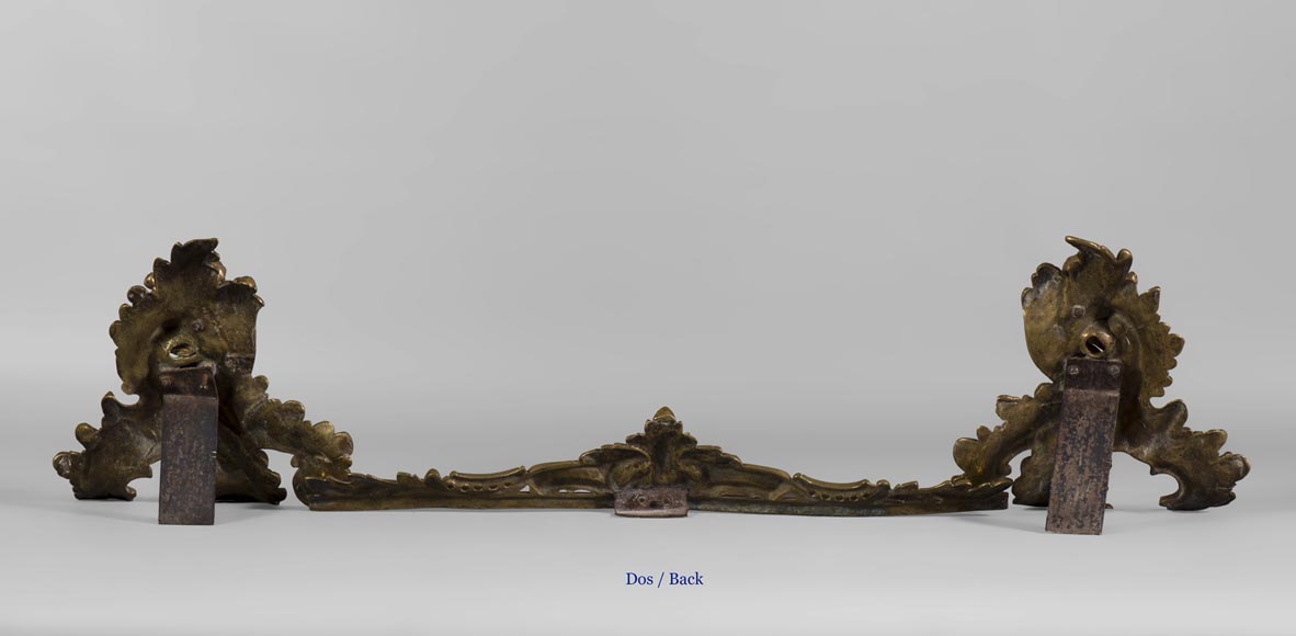 Beautiful Louis XV Style gilt bronze fire fender with children and foliages Beautiful Louis XV Style gilt bronze fire fender with children and foliages-5