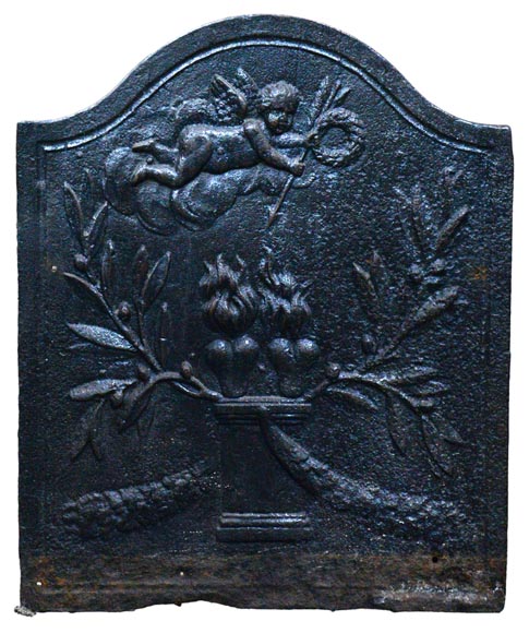Two hearts burning on an altar, antique small Louis XVI period fireback Two hearts burning on an altar, antique small Louis XVI period fireback-0