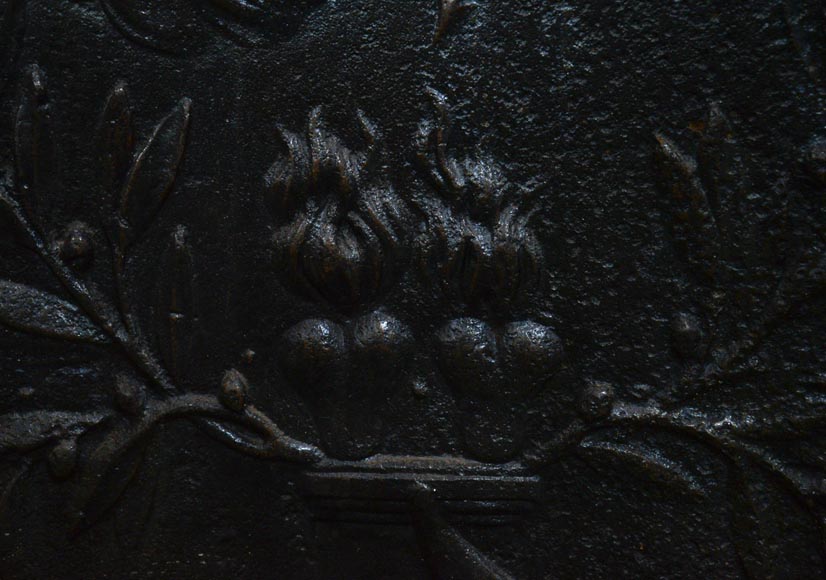 Two hearts burning on an altar, antique small Louis XVI period fireback Two hearts burning on an altar, antique small Louis XVI period fireback-2
