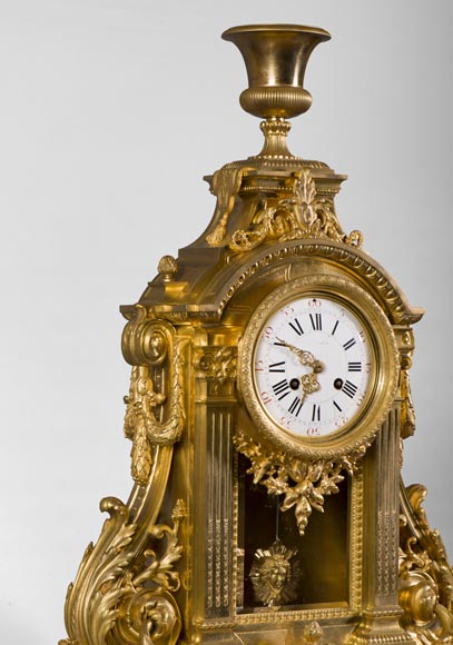 Important Louis XVI style gilt bronze clock with solar mask, Napoleon 3 period Important Louis XVI style gilt bronze clock with solar mask, Napoleon 3 period-3
