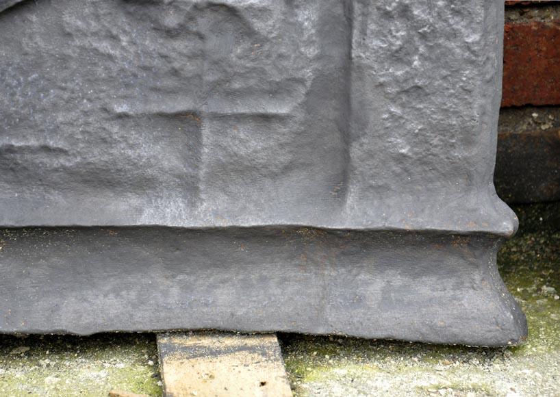 Antique cast iron fireback with coat of arms with a sword and two stars, two ionic pilasters and leather cut pattern, late 17th century  Antique cast iron fireback with coat of arms with a sword and two stars, two ionic pilasters and leather cut pattern, late 17th century -4