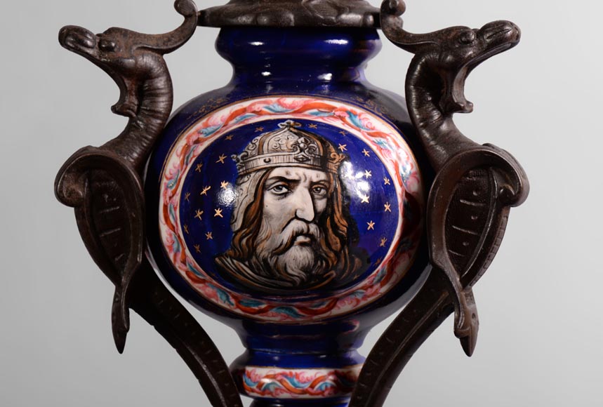 Antique Troubadour style 5 pieces clock set, cast iron and Paris porcelain Antique Troubadour style 5 pieces clock set, cast iron and Paris porcelain-7