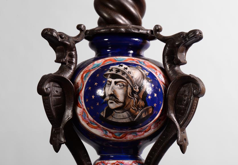 Antique Troubadour style 5 pieces clock set, cast iron and Paris porcelain Antique Troubadour style 5 pieces clock set, cast iron and Paris porcelain-8