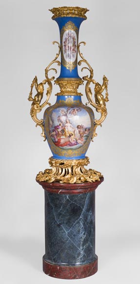 Napoleon III monumental vase in Porcelain of Paris with the Triumph of Venus mounted in gilt bronze with espagnolettes Napoleon III monumental vase in Porcelain of Paris with the Triumph of Venus mounted in gilt bronze with espagnolettes-0