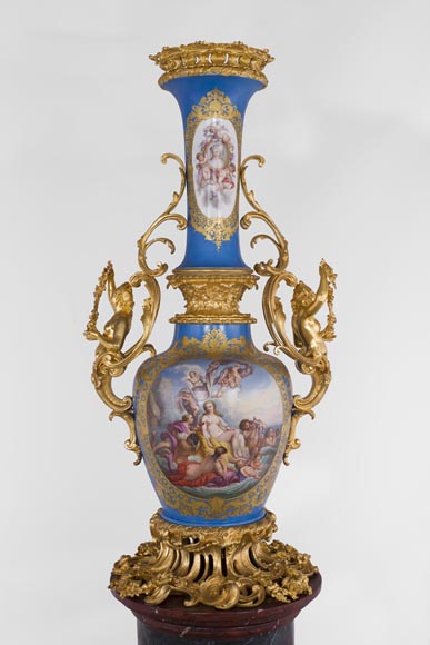 Napoleon III monumental vase in Porcelain of Paris with the Triumph of Venus mounted in gilt bronze with espagnolettes Napoleon III monumental vase in Porcelain of Paris with the Triumph of Venus mounted in gilt bronze with espagnolettes-1