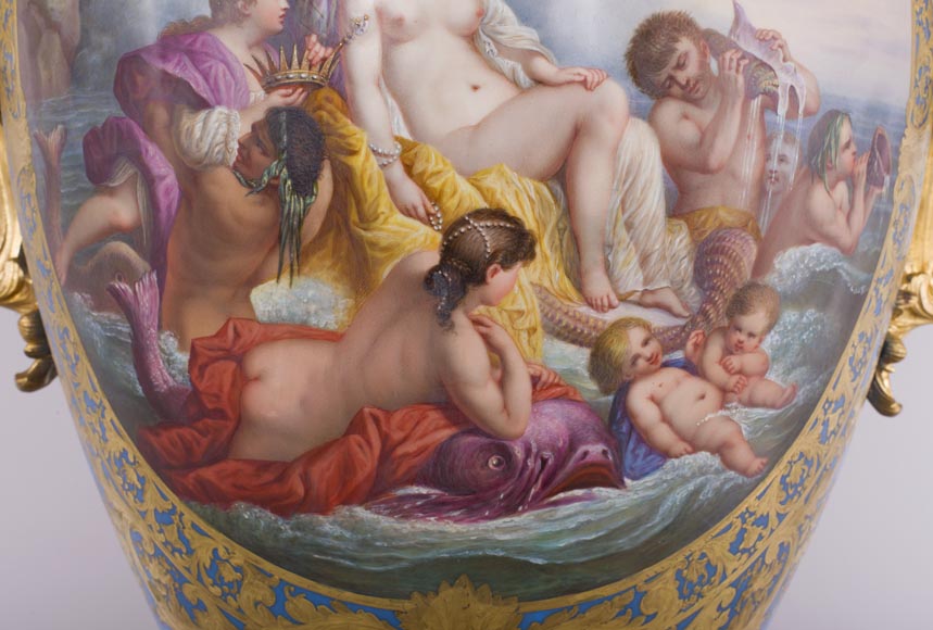 Napoleon III monumental vase in Porcelain of Paris with the Triumph of Venus mounted in gilt bronze with espagnolettes Napoleon III monumental vase in Porcelain of Paris with the Triumph of Venus mounted in gilt bronze with espagnolettes-4