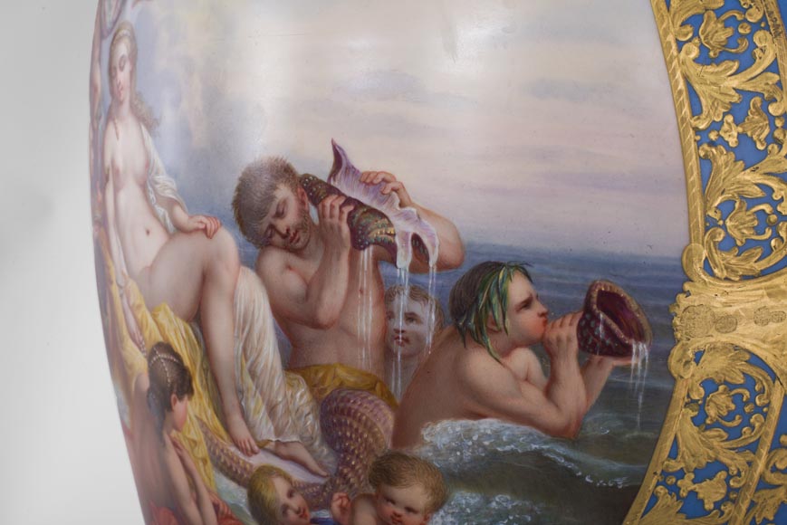 Napoleon III monumental vase in Porcelain of Paris with the Triumph of Venus mounted in gilt bronze with espagnolettes Napoleon III monumental vase in Porcelain of Paris with the Triumph of Venus mounted in gilt bronze with espagnolettes-5