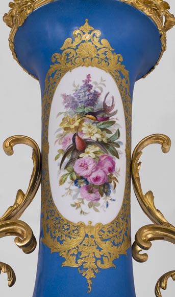 Napoleon III monumental vase in Porcelain of Paris with the Triumph of Venus mounted in gilt bronze with espagnolettes Napoleon III monumental vase in Porcelain of Paris with the Triumph of Venus mounted in gilt bronze with espagnolettes-10